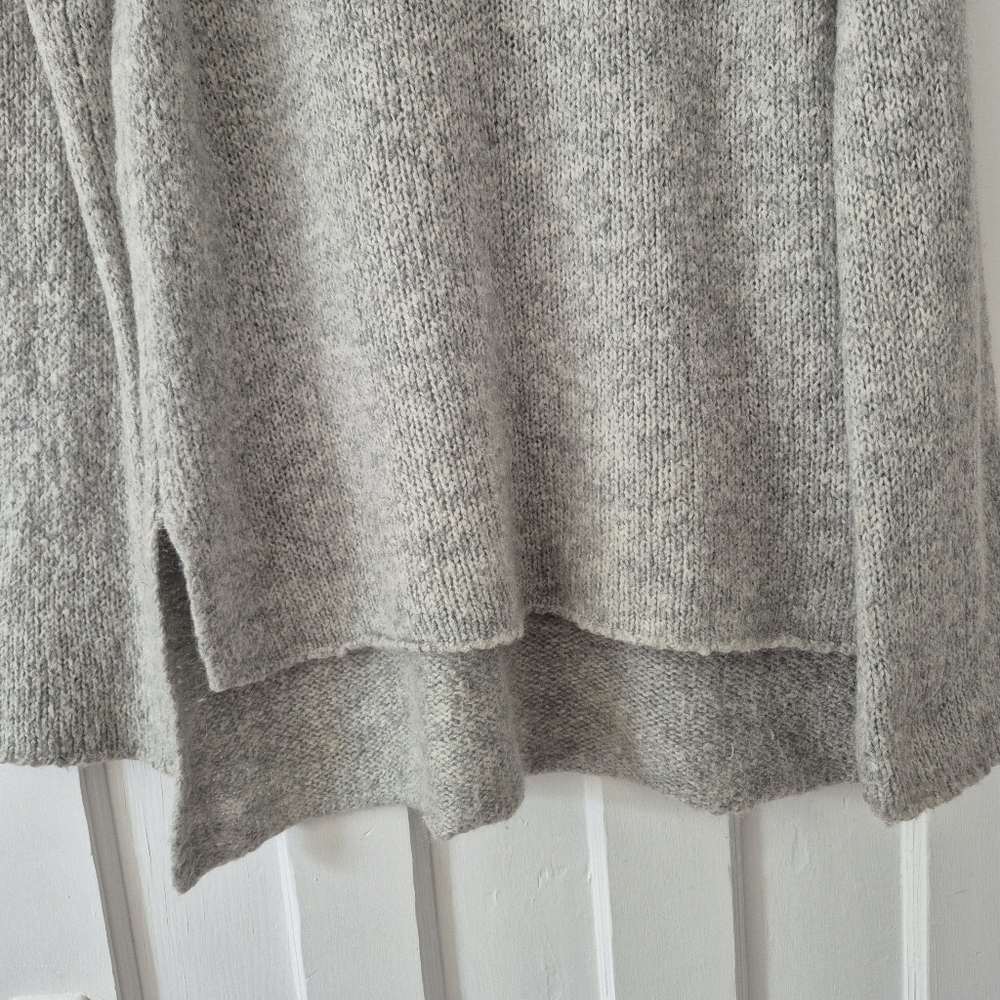 Aritzia Golden By TNA Gray Mockneck Knit Sweater Sz M - Picture 4 of 11